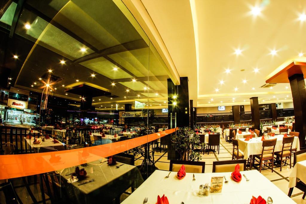 Alpha Hotel Pekanbaru Eksteriør billede