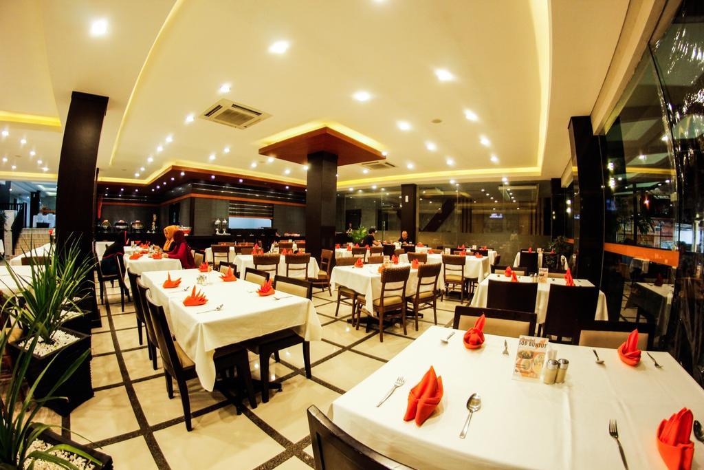 Alpha Hotel Pekanbaru Eksteriør billede