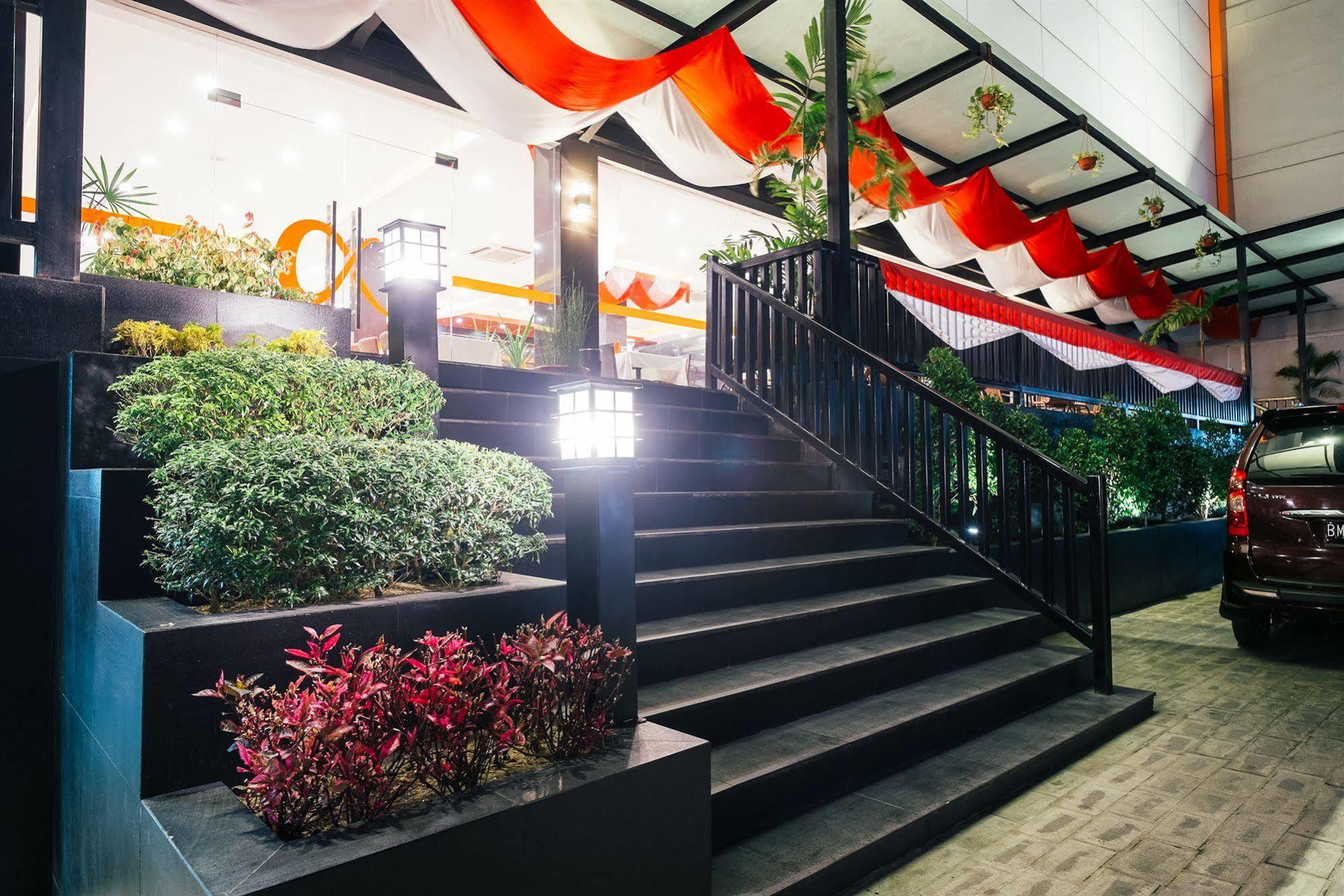 Alpha Hotel Pekanbaru Eksteriør billede