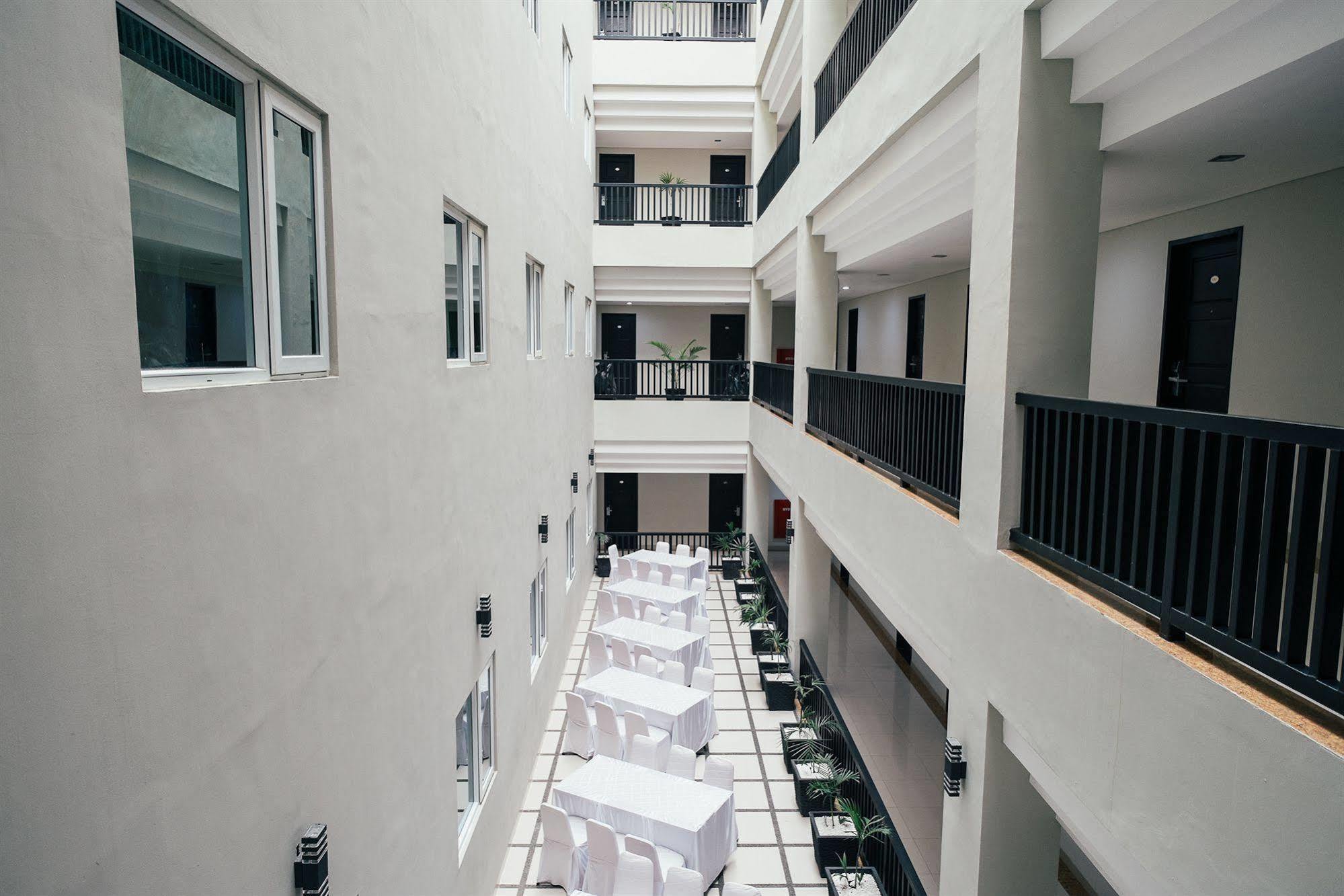 Alpha Hotel Pekanbaru Eksteriør billede